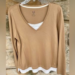 Women’s medium tan and white top